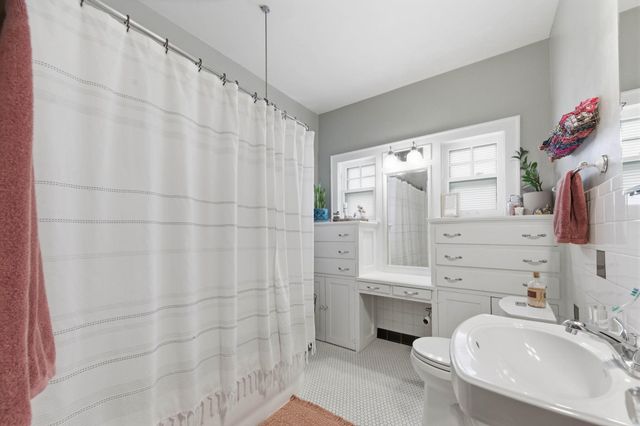 901 N Perry Ave, Wichita, KS 67203
