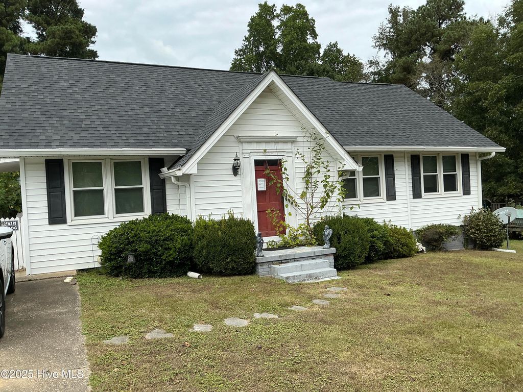 105 Mcarthur Lane, Clinton, NC 28328