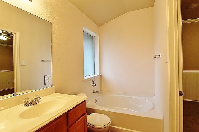 900 Oarlock Drive, Crowley, TX 76036