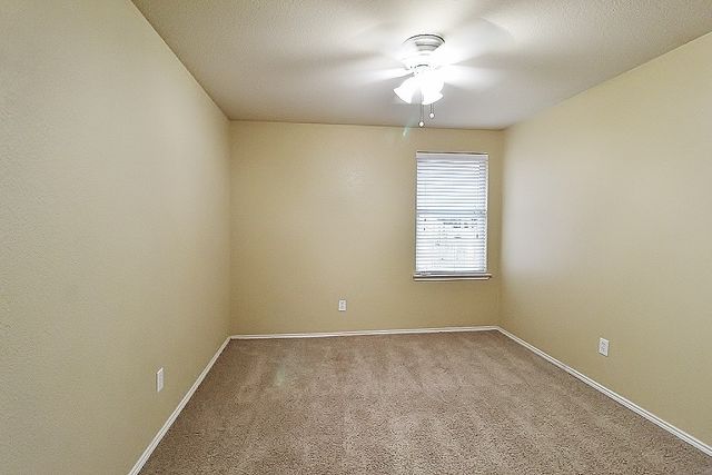 900 Oarlock Drive, Crowley, TX 76036