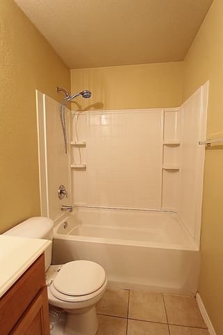 900 Oarlock Drive, Crowley, TX 76036