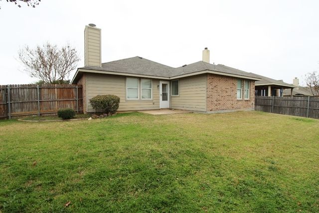 900 Oarlock Drive, Crowley, TX 76036