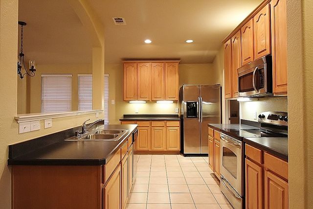 900 Oarlock Drive, Crowley, TX 76036