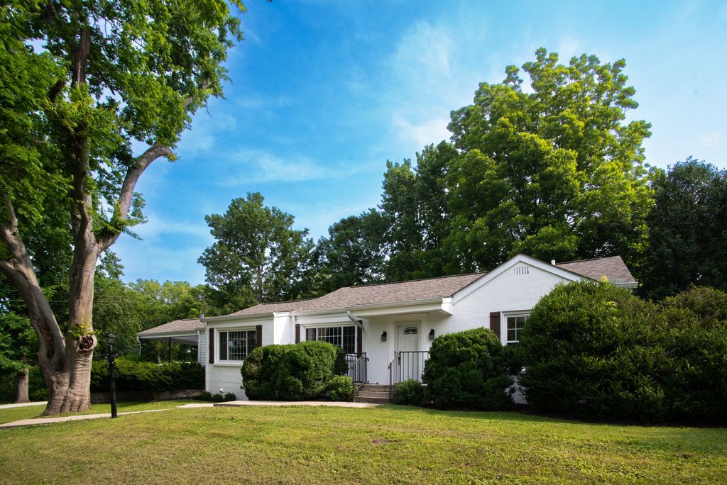 1312 Old Hickory Blvd, Nashville, TN 37207