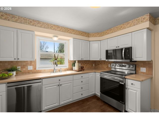 221 6TH St, Lake Oswego, OR 97034