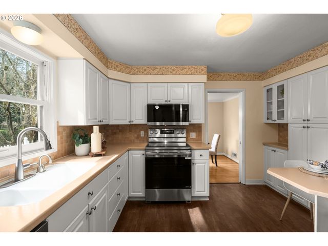 221 6TH St, Lake Oswego, OR 97034