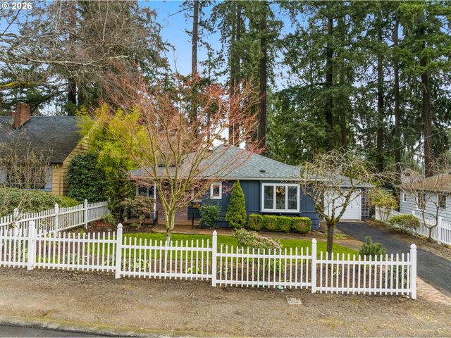 221 6TH St, Lake Oswego, OR 97034