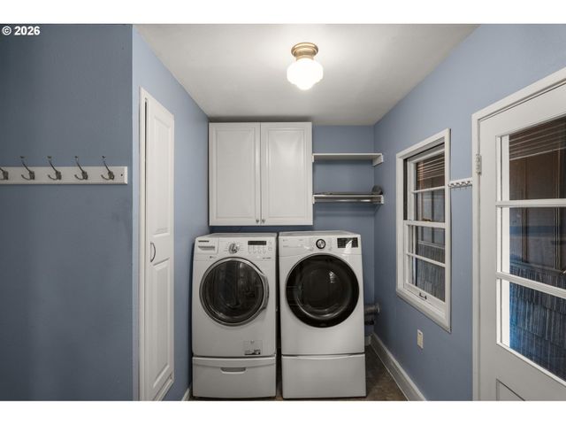 221 6TH St, Lake Oswego, OR 97034