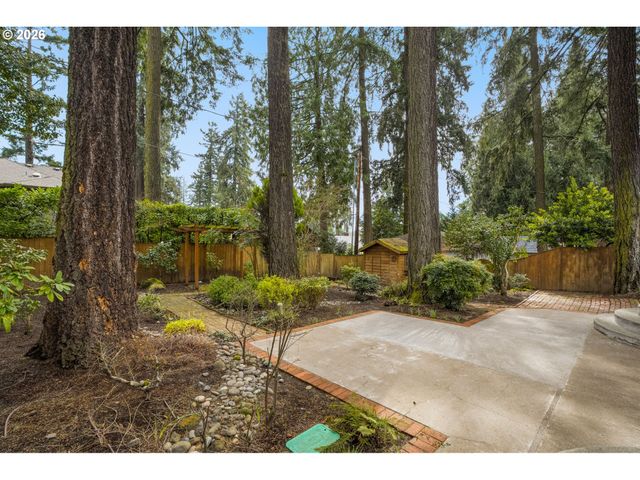 221 6TH St, Lake Oswego, OR 97034