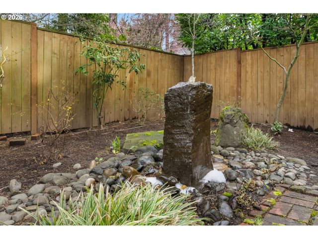 221 6TH St, Lake Oswego, OR 97034