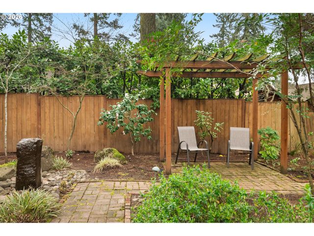 221 6TH St, Lake Oswego, OR 97034