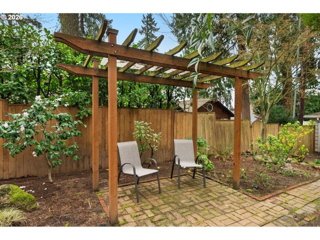 221 6TH St, Lake Oswego, OR 97034
