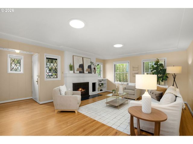 221 6TH St, Lake Oswego, OR 97034