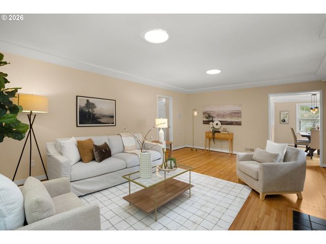 221 6TH St, Lake Oswego, OR 97034