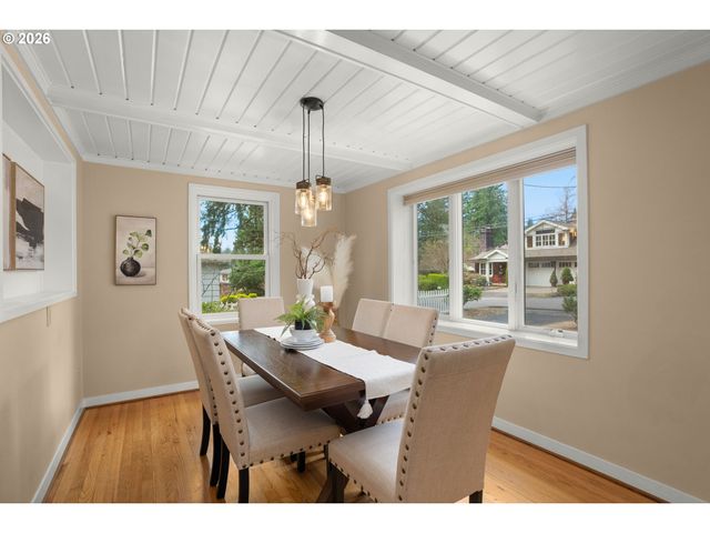 221 6TH St, Lake Oswego, OR 97034