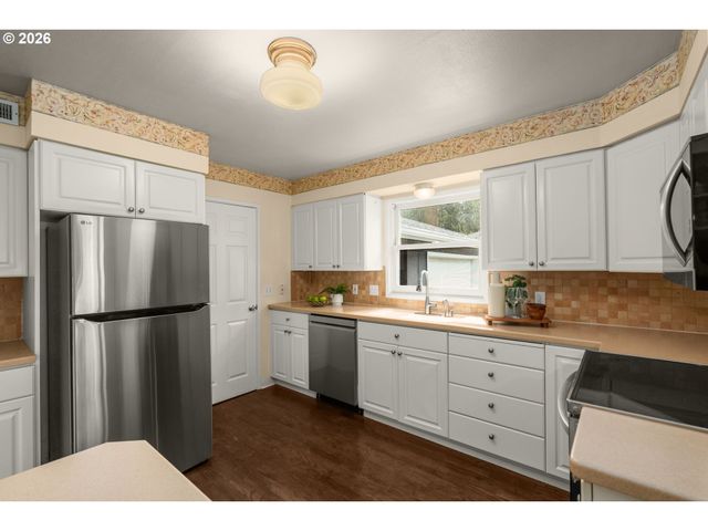 221 6TH St, Lake Oswego, OR 97034