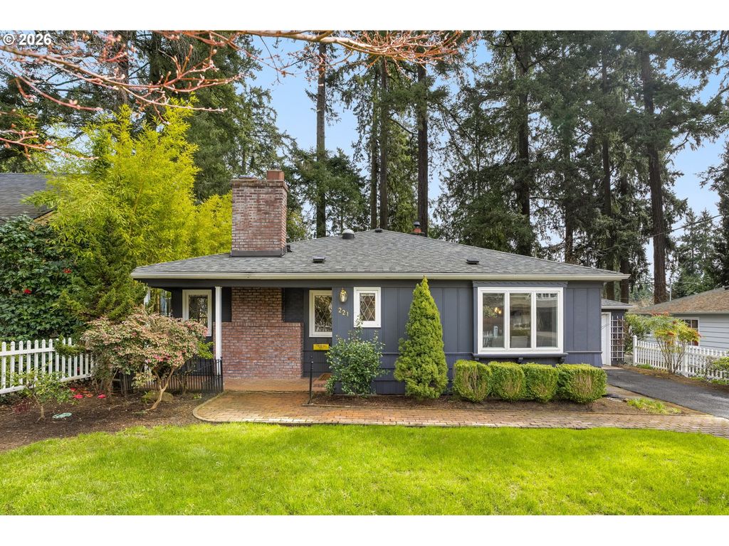 221 6TH St, Lake Oswego, OR 97034