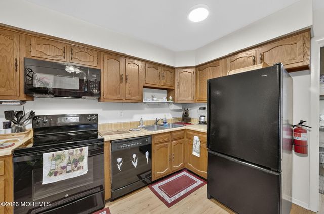 13 Greenleaf Street 51, Whiting, NJ 08759