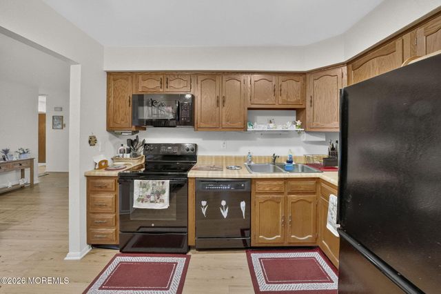 13 Greenleaf Street 51, Whiting, NJ 08759