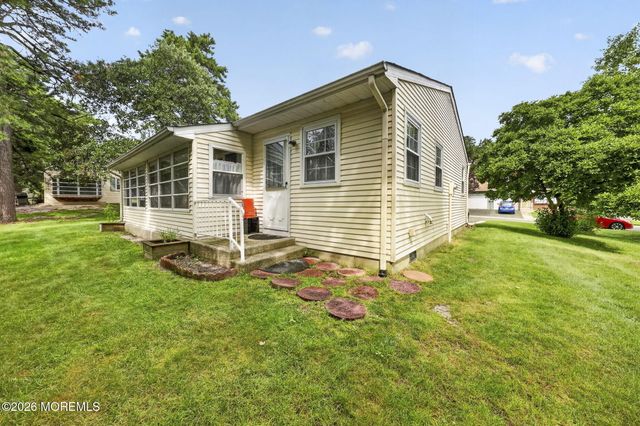 13 Greenleaf Street 51, Whiting, NJ 08759