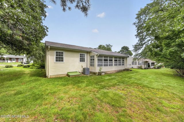 13 Greenleaf Street 51, Whiting, NJ 08759