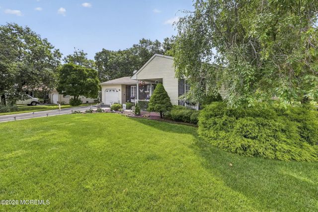 13 Greenleaf Street 51, Whiting, NJ 08759