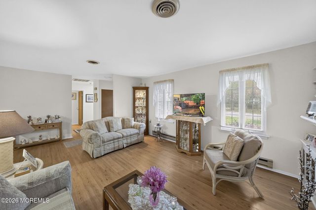 13 Greenleaf Street 51, Whiting, NJ 08759