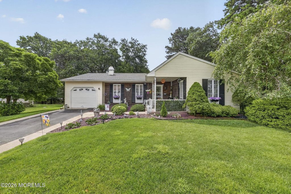 13 Greenleaf Street 51, Whiting, NJ 08759