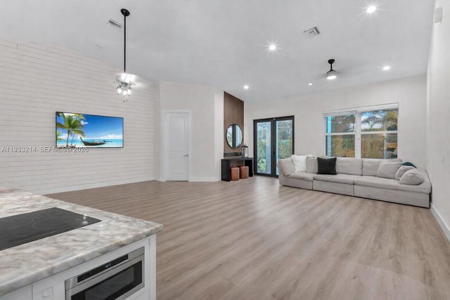 17844 N 38th Road N, Loxahatchee, FL 33470