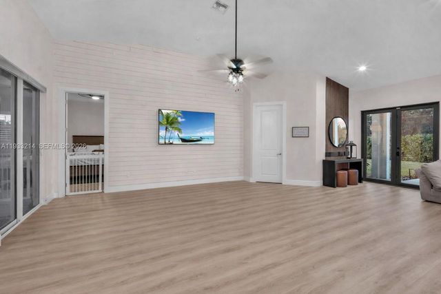 17844 N 38th Road N, Loxahatchee, FL 33470