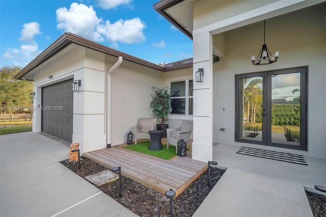 17844 N 38th Road N, Loxahatchee, FL 33470
