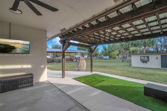 17844 N 38th Road N, Loxahatchee, FL 33470
