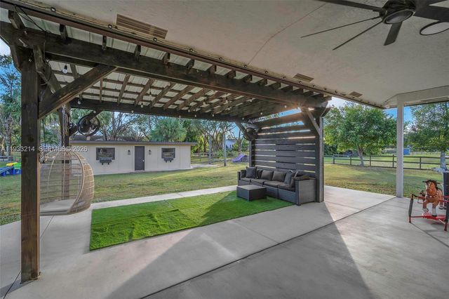 17844 N 38th Road N, Loxahatchee, FL 33470
