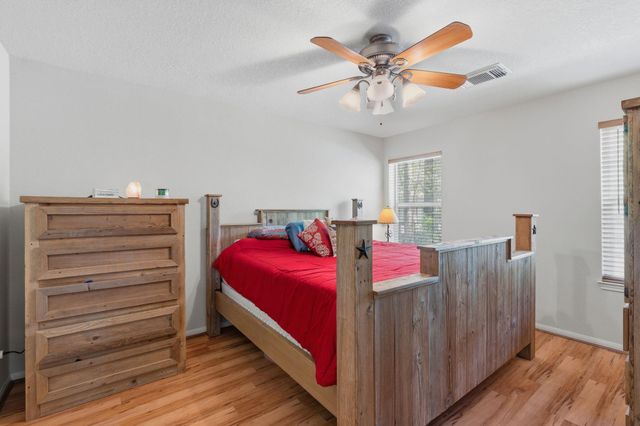 907 Columbia River Road, Montgomery, TX 77316