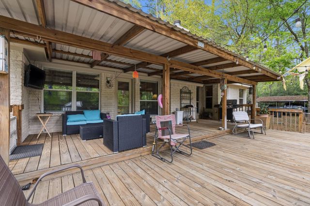 907 Columbia River Road, Montgomery, TX 77316