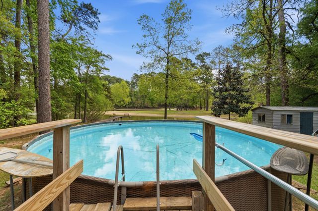 907 Columbia River Road, Montgomery, TX 77316