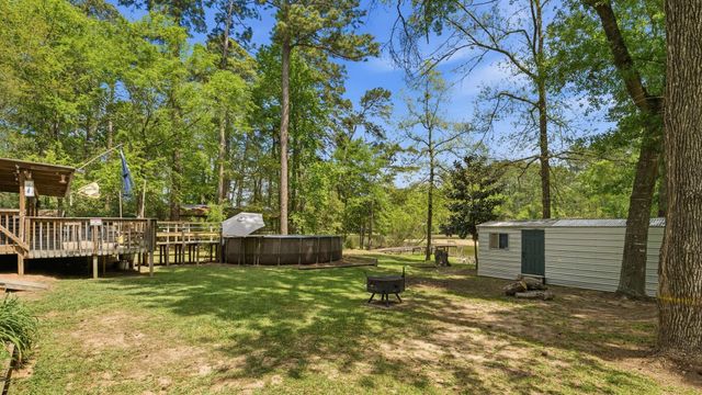 907 Columbia River Road, Montgomery, TX 77316