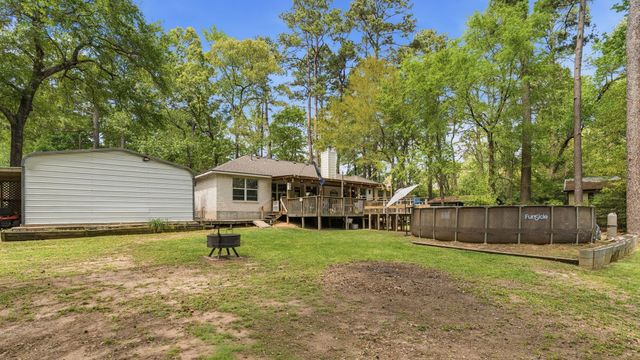 907 Columbia River Road, Montgomery, TX 77316