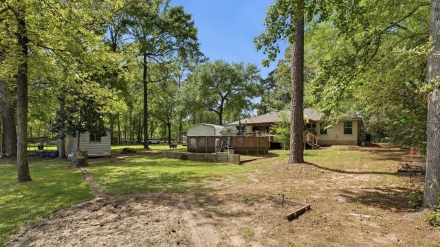 907 Columbia River Road, Montgomery, TX 77316