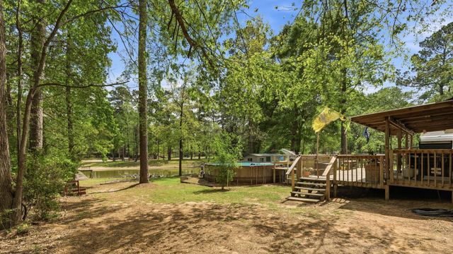 907 Columbia River Road, Montgomery, TX 77316