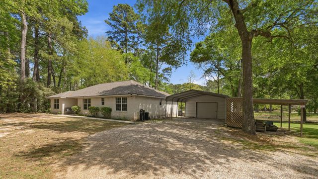907 Columbia River Road, Montgomery, TX 77316