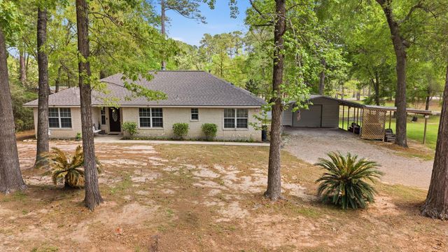 907 Columbia River Road, Montgomery, TX 77316