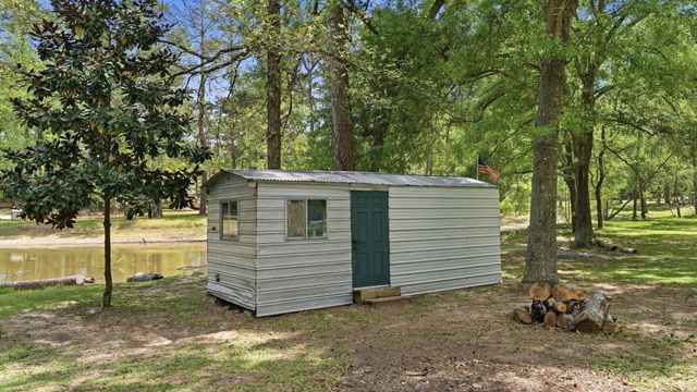 907 Columbia River Road, Montgomery, TX 77316