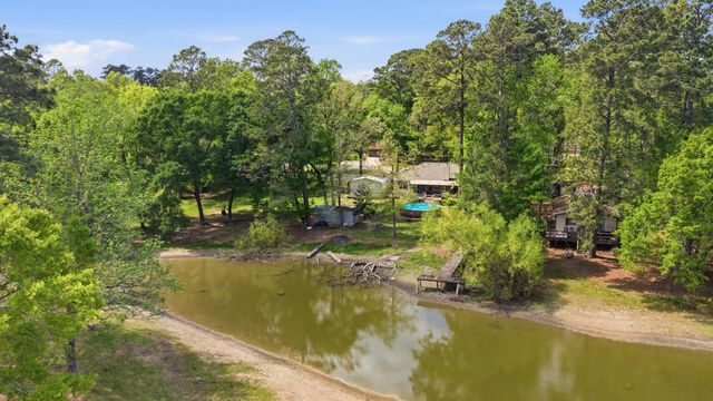 907 Columbia River Road, Montgomery, TX 77316