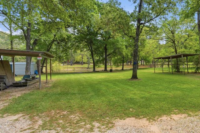 907 Columbia River Road, Montgomery, TX 77316
