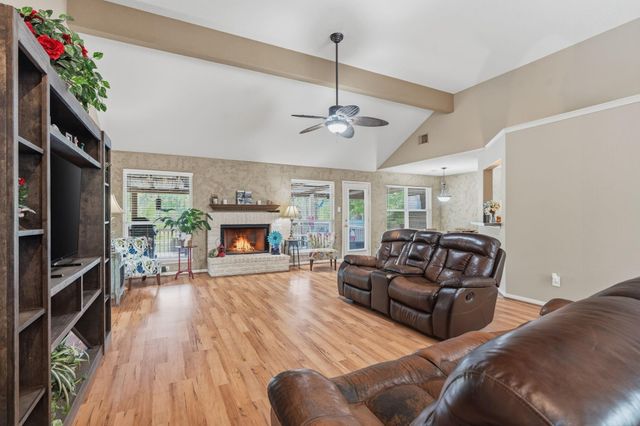 907 Columbia River Road, Montgomery, TX 77316