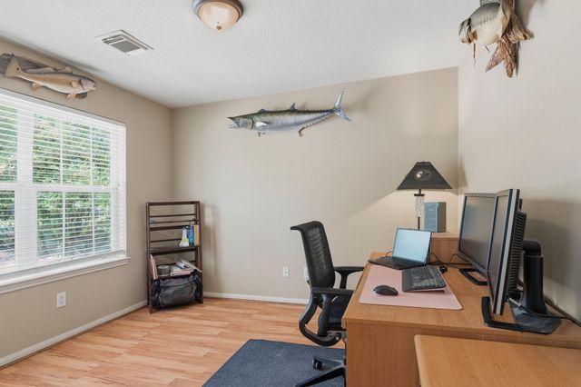 907 Columbia River Road, Montgomery, TX 77316