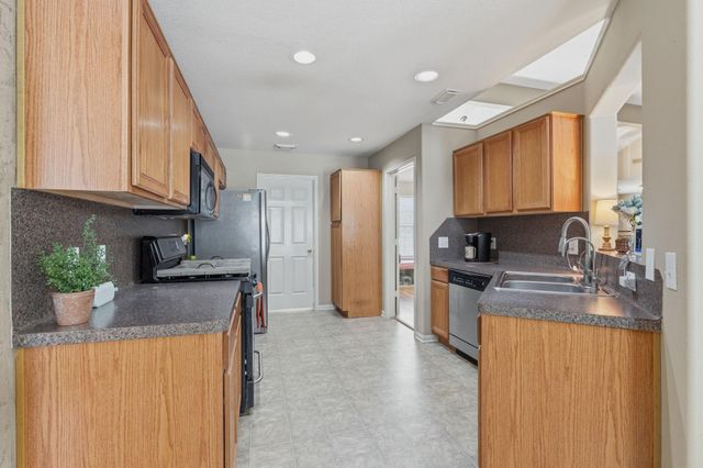 907 Columbia River Road, Montgomery, TX 77316