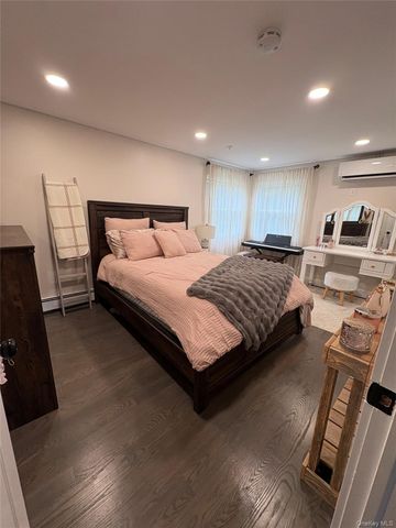 9 Sugarbush Lane, Coram, NY 11727