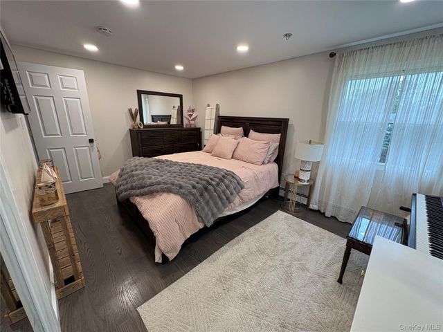 9 Sugarbush Lane, Coram, NY 11727